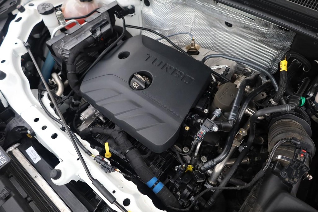 Buick Encore GX Vehicle Full-screen Gallery Image 24