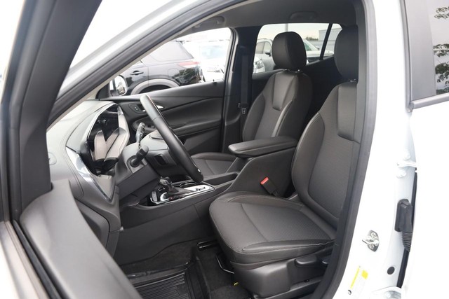 Buick Encore GX Vehicle Full-screen Gallery Image 8