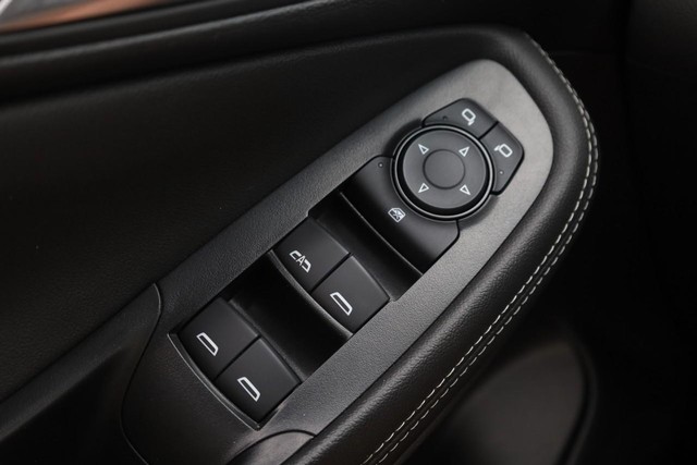 Buick Encore GX Vehicle Full-screen Gallery Image 17