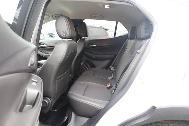 Buick Encore GX Vehicle Full-screen Gallery Image 20