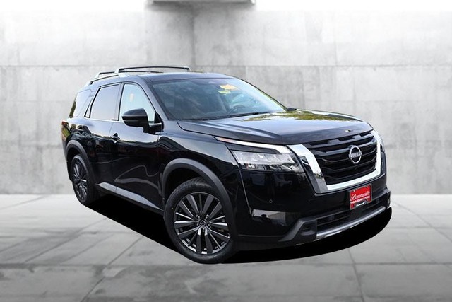 Nissan Pathfinder Vehicle Full-screen Gallery Image 2