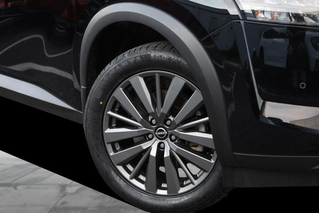 Nissan Pathfinder Vehicle Full-screen Gallery Image 3