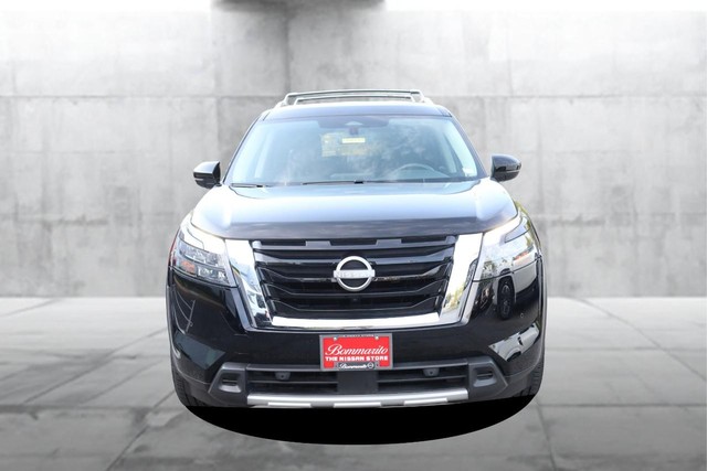 Nissan Pathfinder Vehicle Full-screen Gallery Image 4