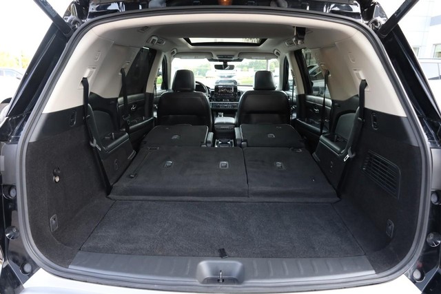 Nissan Pathfinder Vehicle Full-screen Gallery Image 9