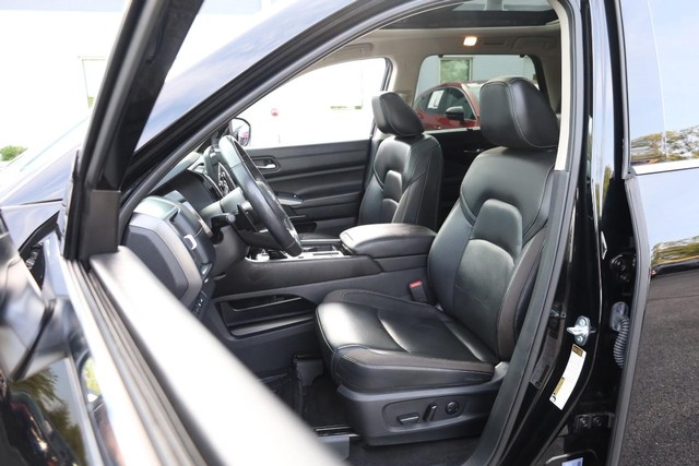 Nissan Pathfinder Vehicle Full-screen Gallery Image 10