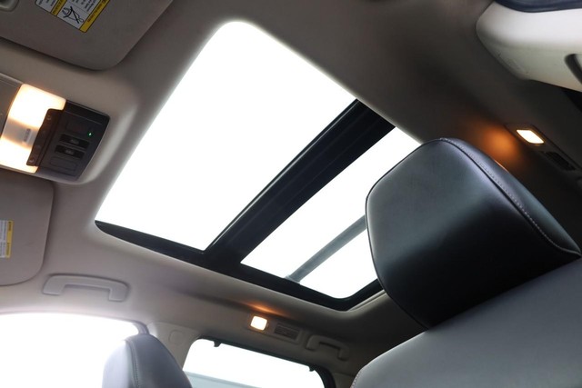 Nissan Pathfinder Vehicle Full-screen Gallery Image 11