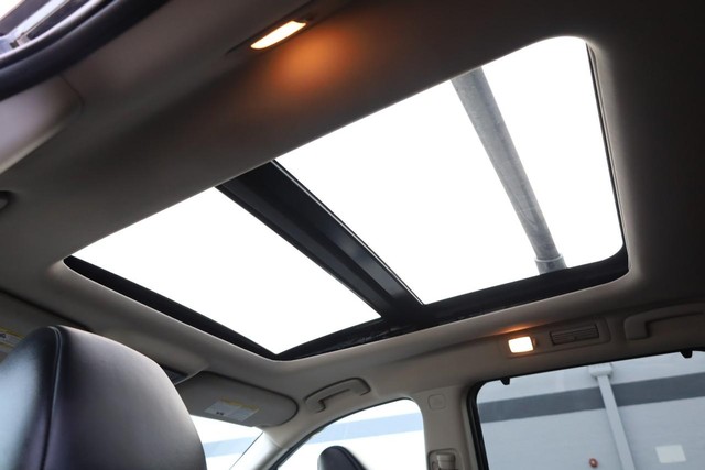 Nissan Pathfinder Vehicle Full-screen Gallery Image 12