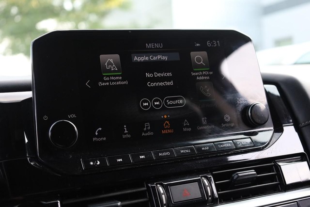 Nissan Pathfinder Vehicle Full-screen Gallery Image 15