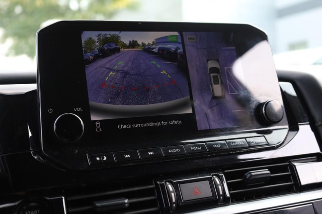 Nissan Pathfinder Vehicle Full-screen Gallery Image 17