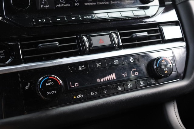 Nissan Pathfinder Vehicle Full-screen Gallery Image 18