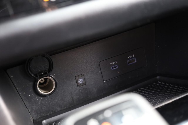 Nissan Pathfinder Vehicle Full-screen Gallery Image 19