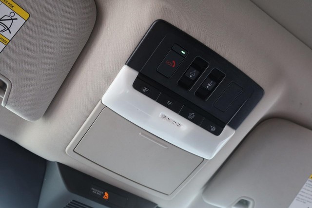 Nissan Pathfinder Vehicle Full-screen Gallery Image 21