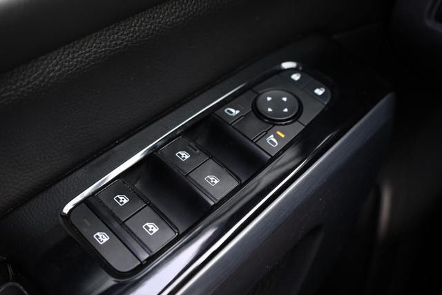 Nissan Pathfinder Vehicle Full-screen Gallery Image 22