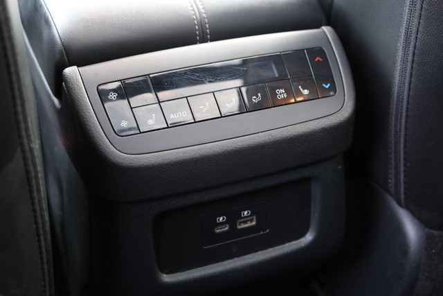 Nissan Pathfinder Vehicle Full-screen Gallery Image 27