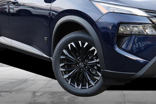 Nissan Rogue Vehicle Image 03