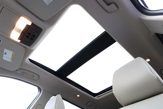 Nissan Rogue Vehicle Image 09