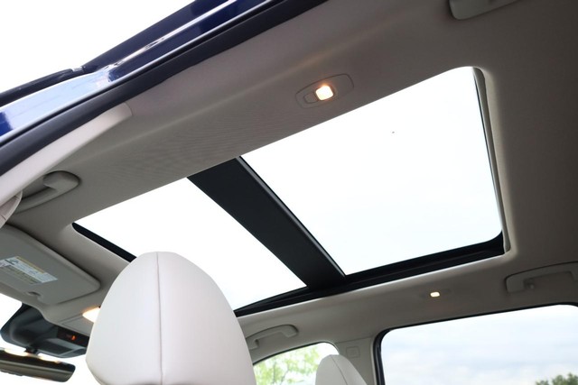 Nissan Rogue Vehicle Image 10