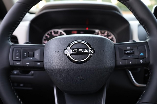 Nissan Rogue Vehicle Image 11