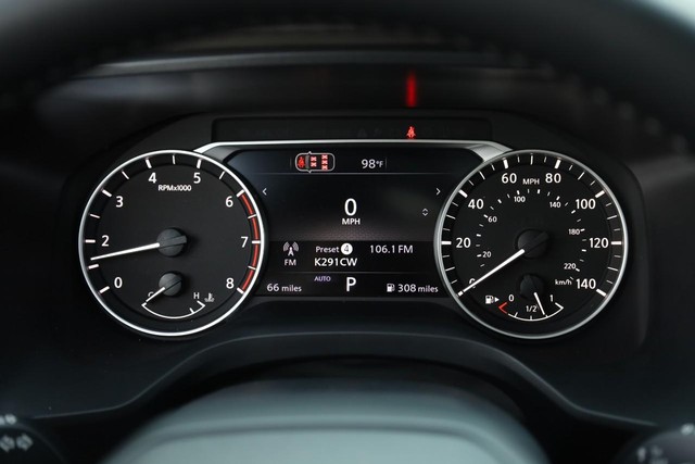 Nissan Rogue Vehicle Image 12