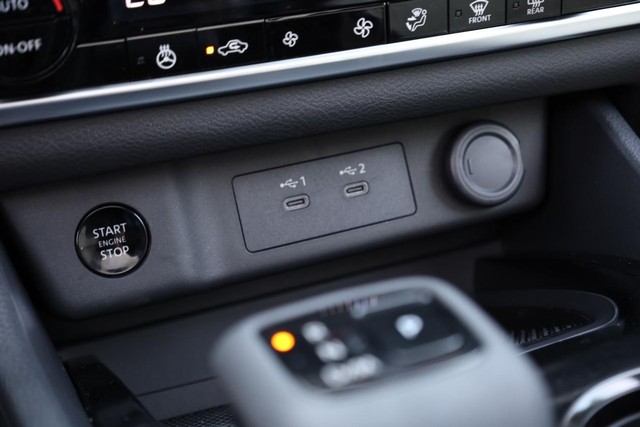 Nissan Rogue Vehicle Image 16