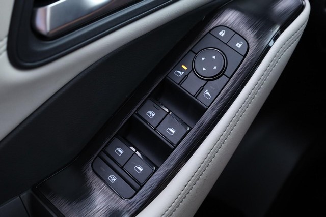 Nissan Rogue Vehicle Image 19