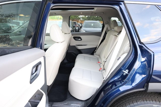 Nissan Rogue Vehicle Image 22