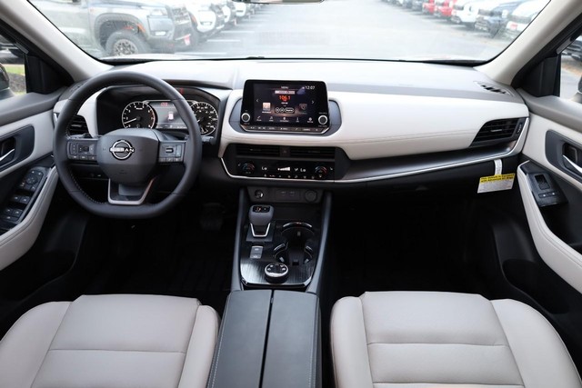 Nissan Rogue Vehicle Image 24