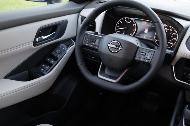 Nissan Rogue Vehicle Image 25