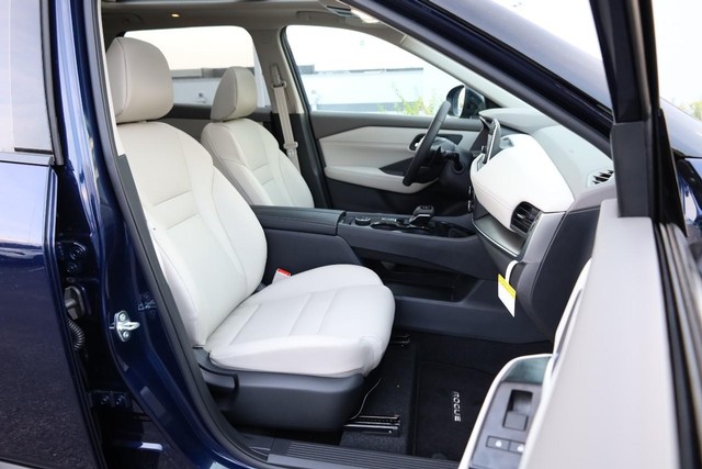 Nissan Rogue Vehicle Image 26