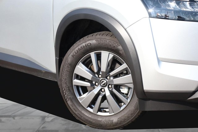 Nissan Pathfinder Vehicle Image 03