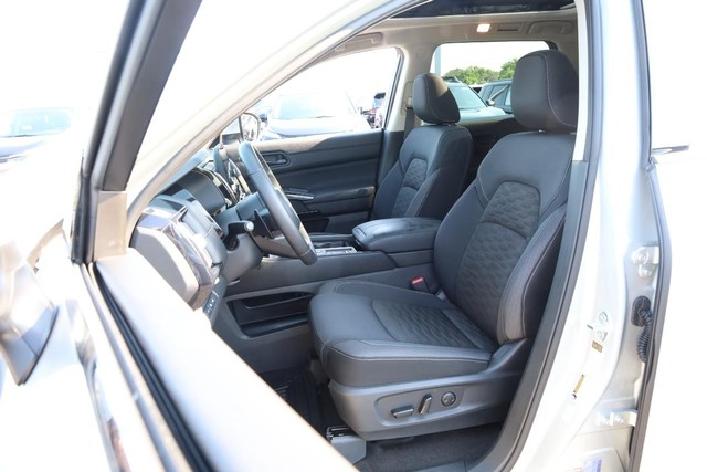 Nissan Pathfinder Vehicle Image 10