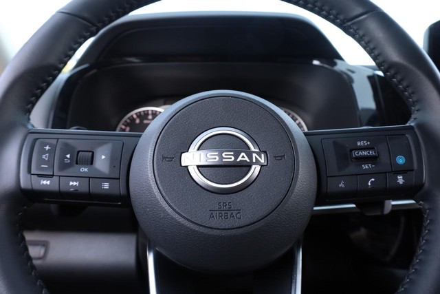 Nissan Pathfinder Vehicle Image 13