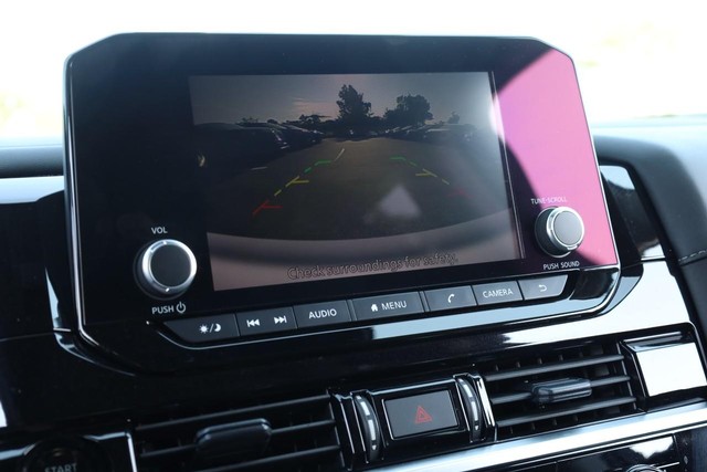 Nissan Pathfinder Vehicle Image 16
