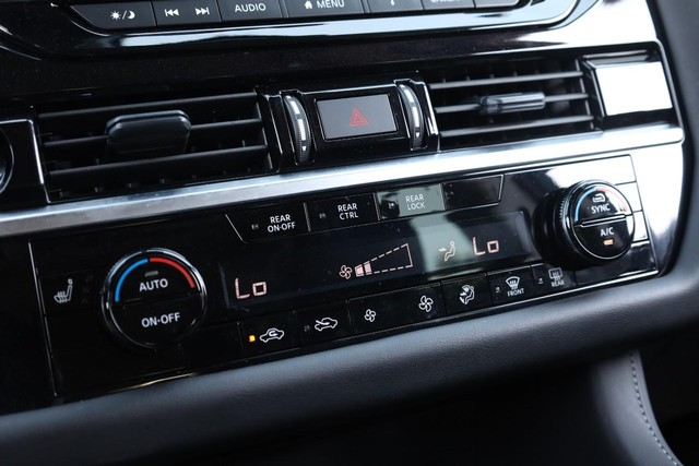 Nissan Pathfinder Vehicle Image 17