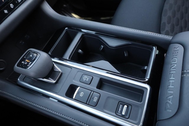 Nissan Pathfinder Vehicle Image 19