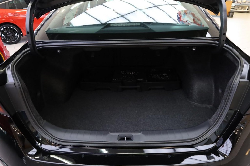 Nissan Altima Vehicle Image 07