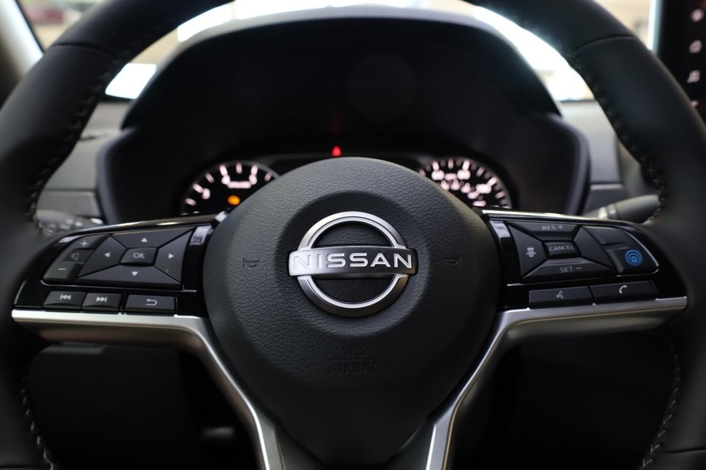 Nissan Altima Vehicle Image 10