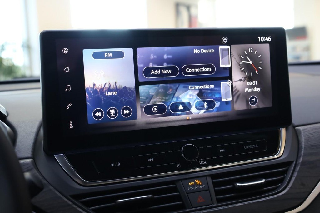 Nissan Altima Vehicle Image 12