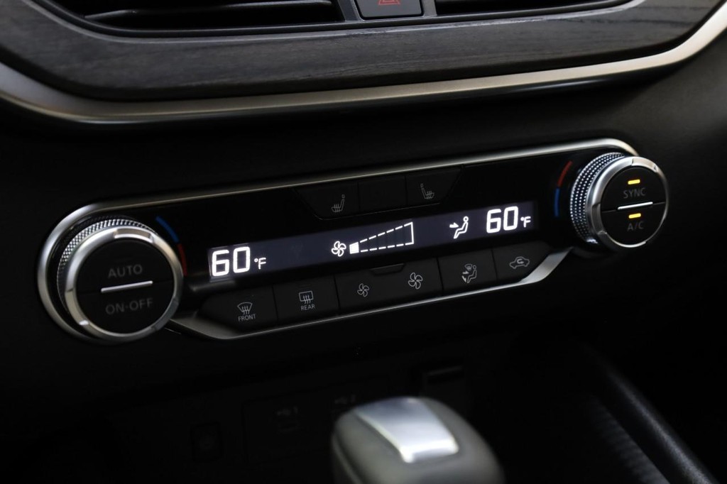 Nissan Altima Vehicle Image 14