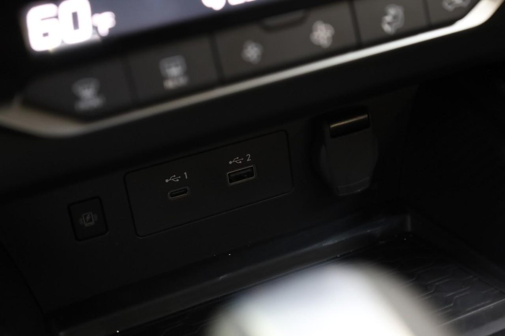 Nissan Altima Vehicle Image 15