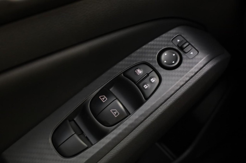 Nissan Altima Vehicle Image 18