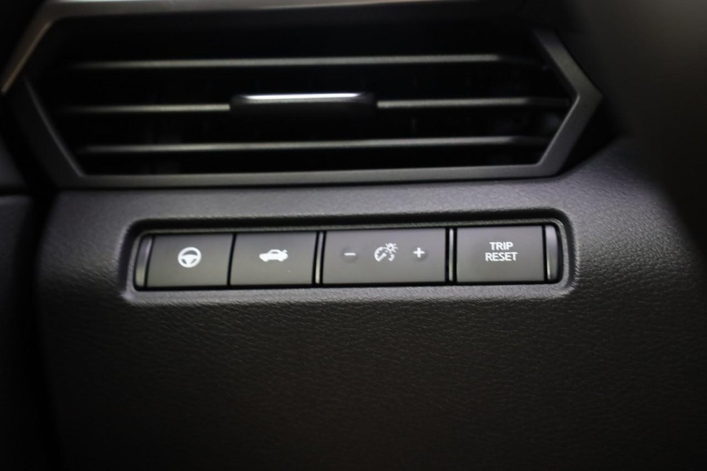 Nissan Altima Vehicle Image 19