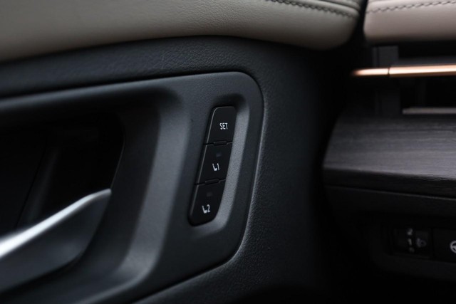 Nissan Ariya Vehicle Image 17
