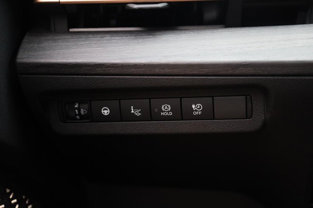 Nissan Ariya Vehicle Image 18