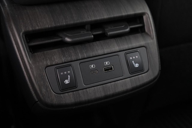 Nissan Ariya Vehicle Image 21