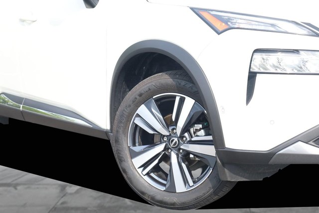 Nissan Rogue Vehicle Image 03