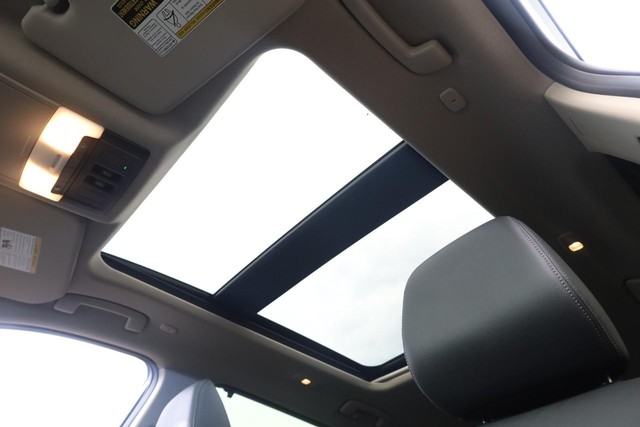 Nissan Rogue Vehicle Image 09