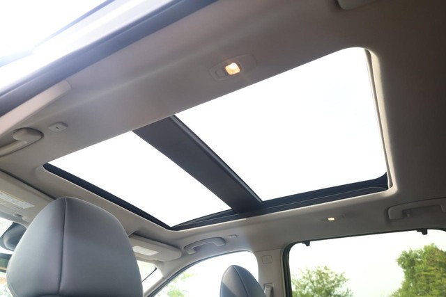Nissan Rogue Vehicle Image 10