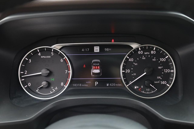 Nissan Rogue Vehicle Image 12