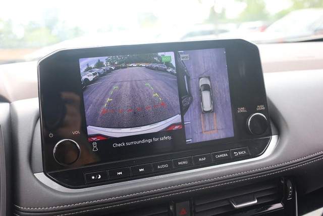 Nissan Rogue Vehicle Image 15